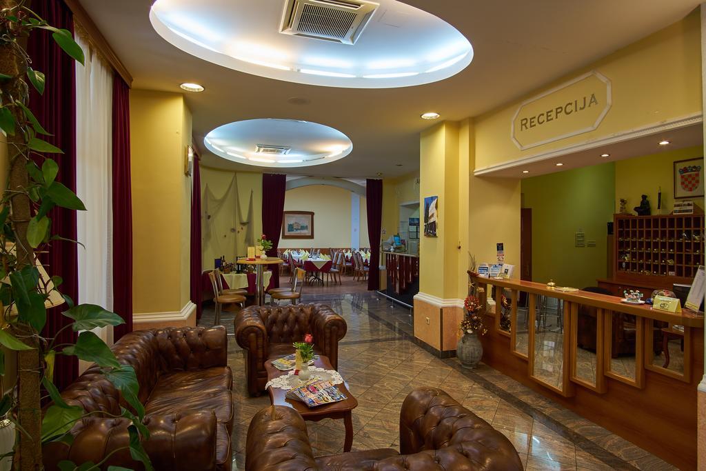 Hotel Vila Ružica - depandanse Crikvenica Exterior foto