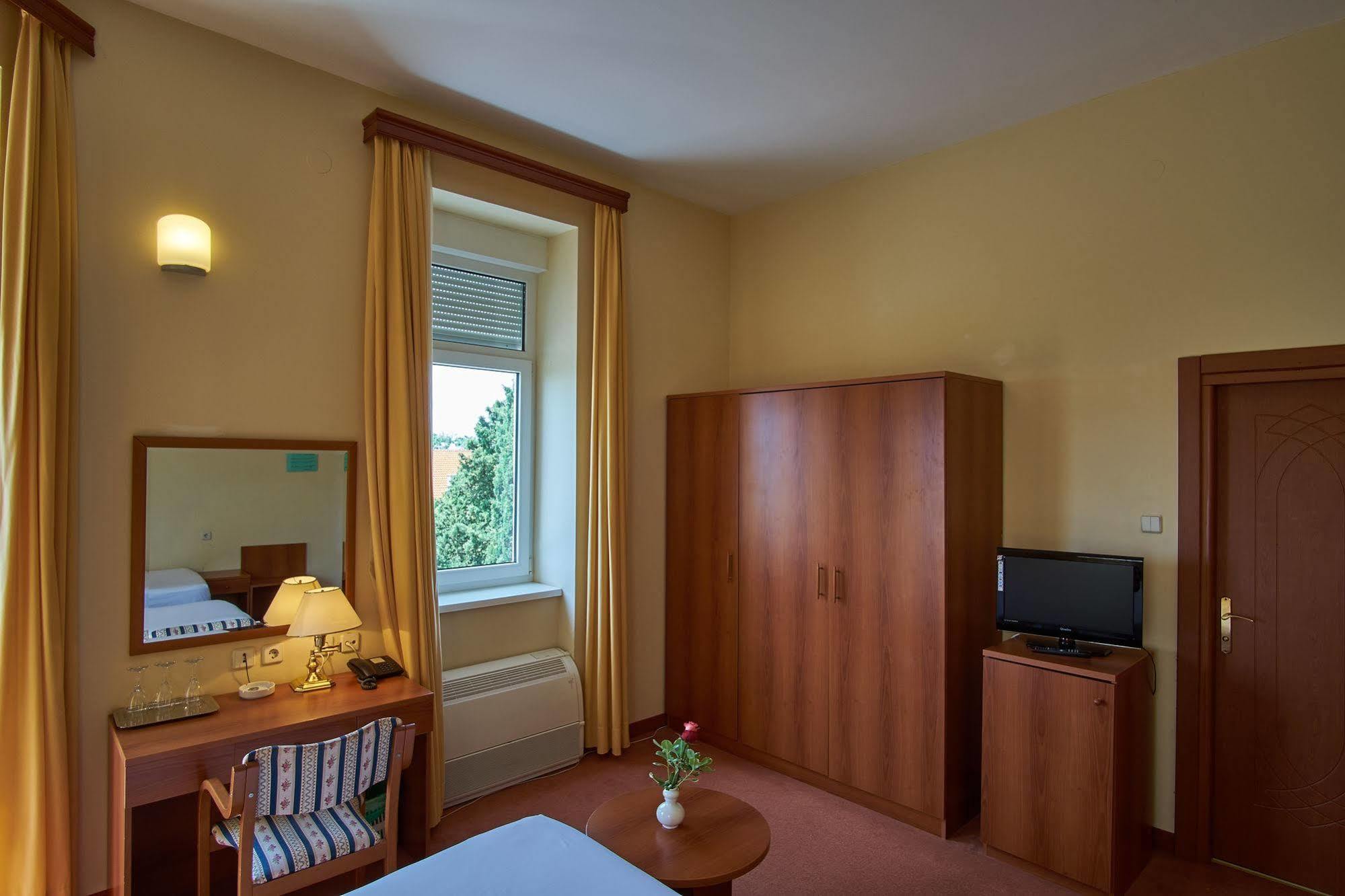 Hotel Vila Ružica - depandanse Crikvenica Exterior foto